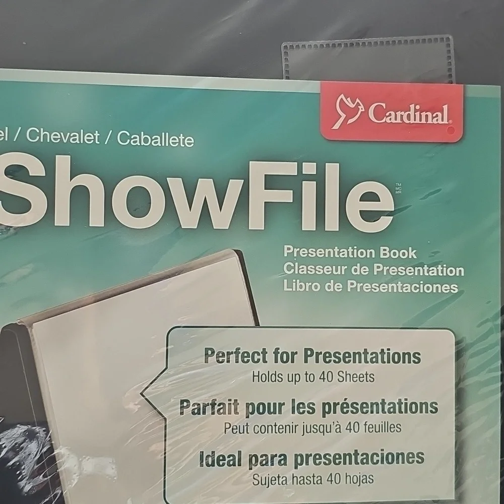 Cardinal ShowFile Presentation Book in Black and Teal